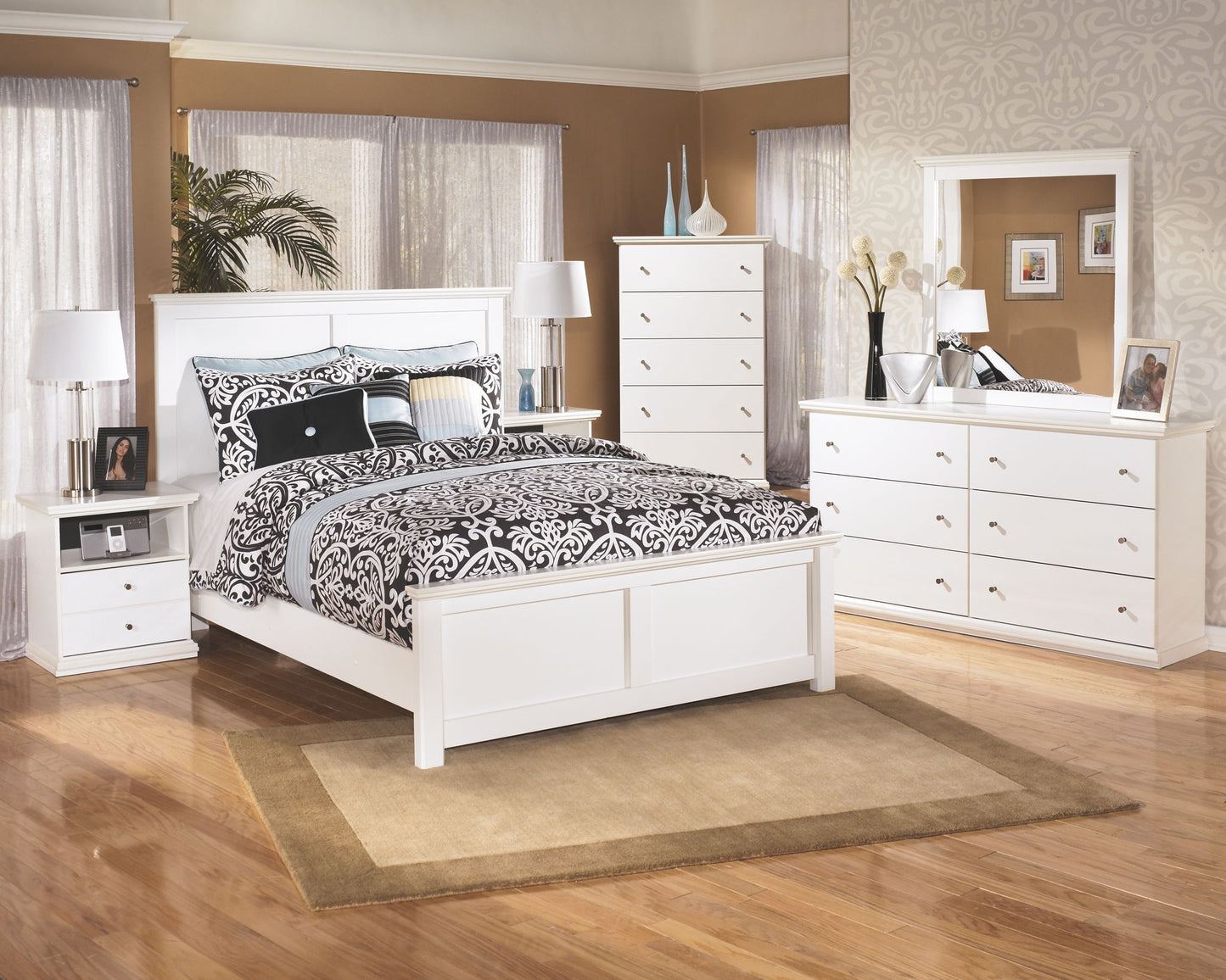 Bostwick Shoals - Five Drawer Chest - White