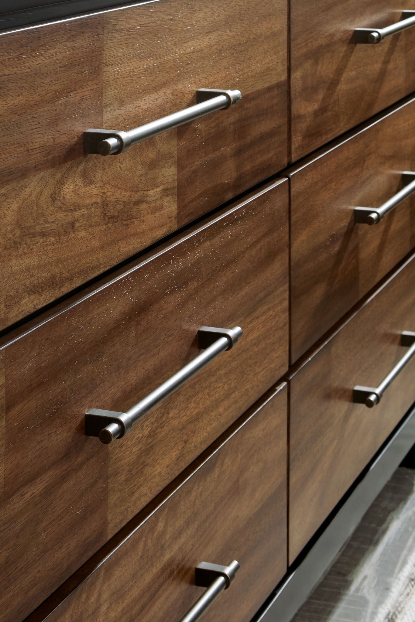 Kraeburn - Dresser And Mirror - Brown / Black