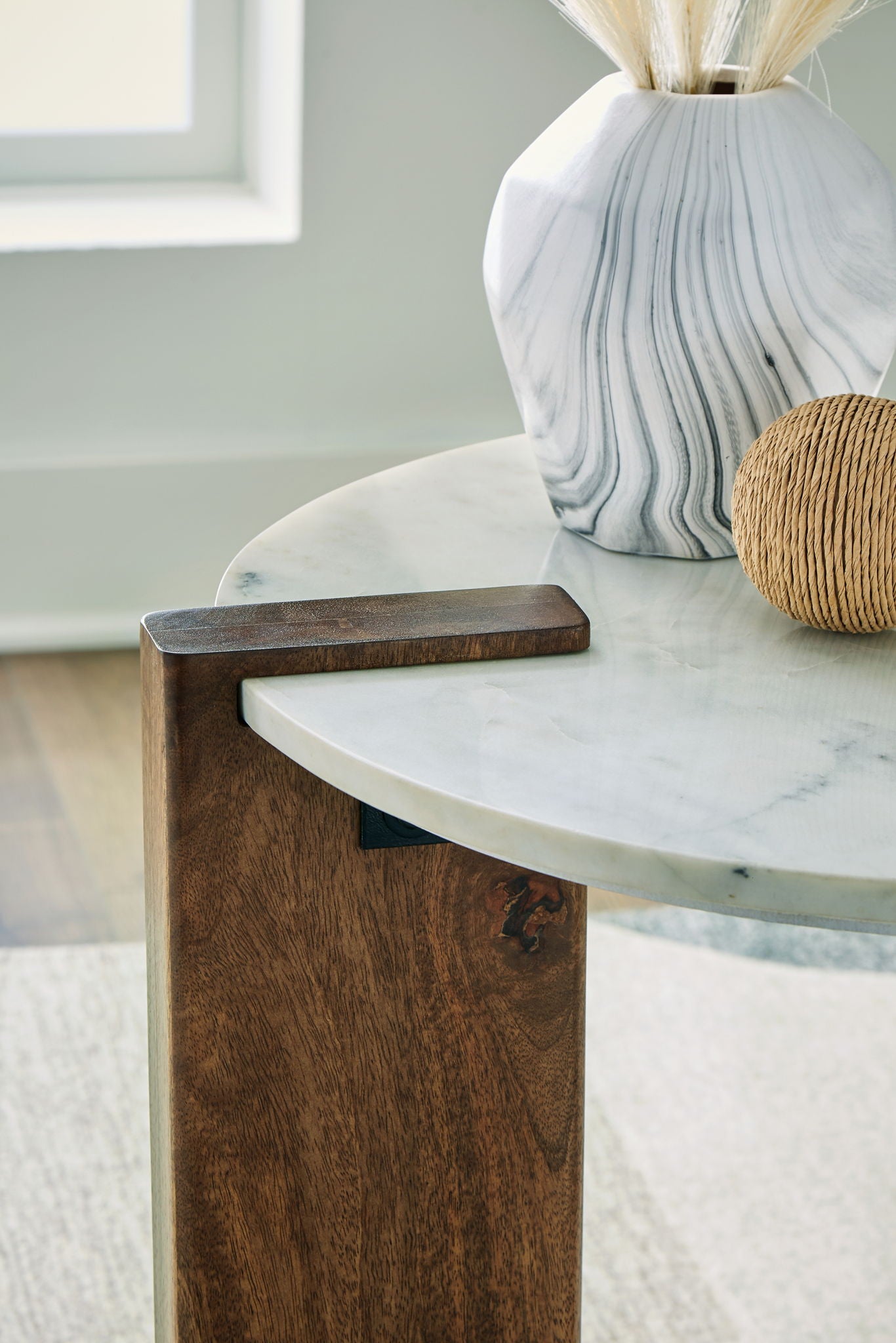 Isanti - Round End Table - White / Brown