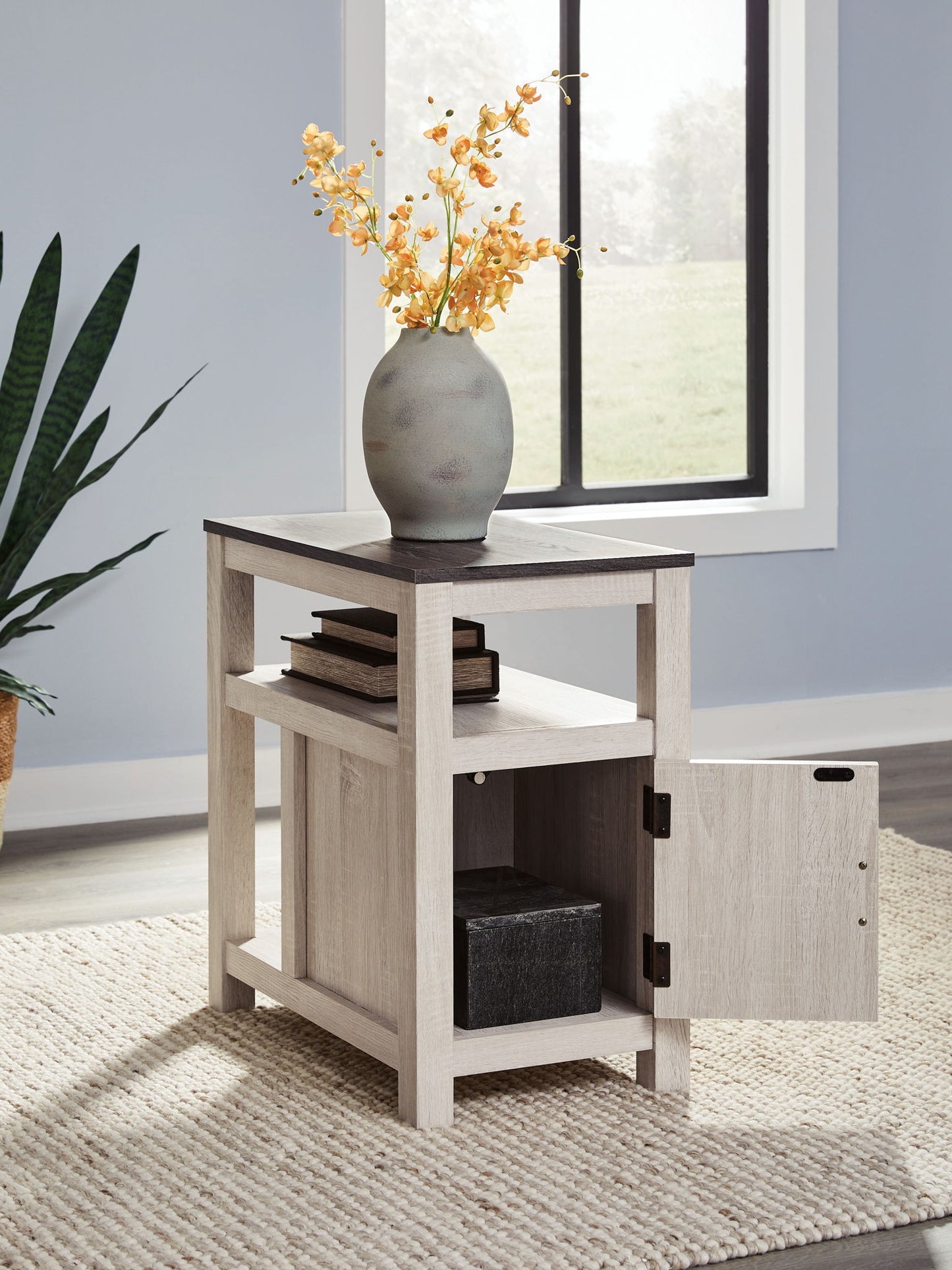 Fendenmore - Chair Side End Table