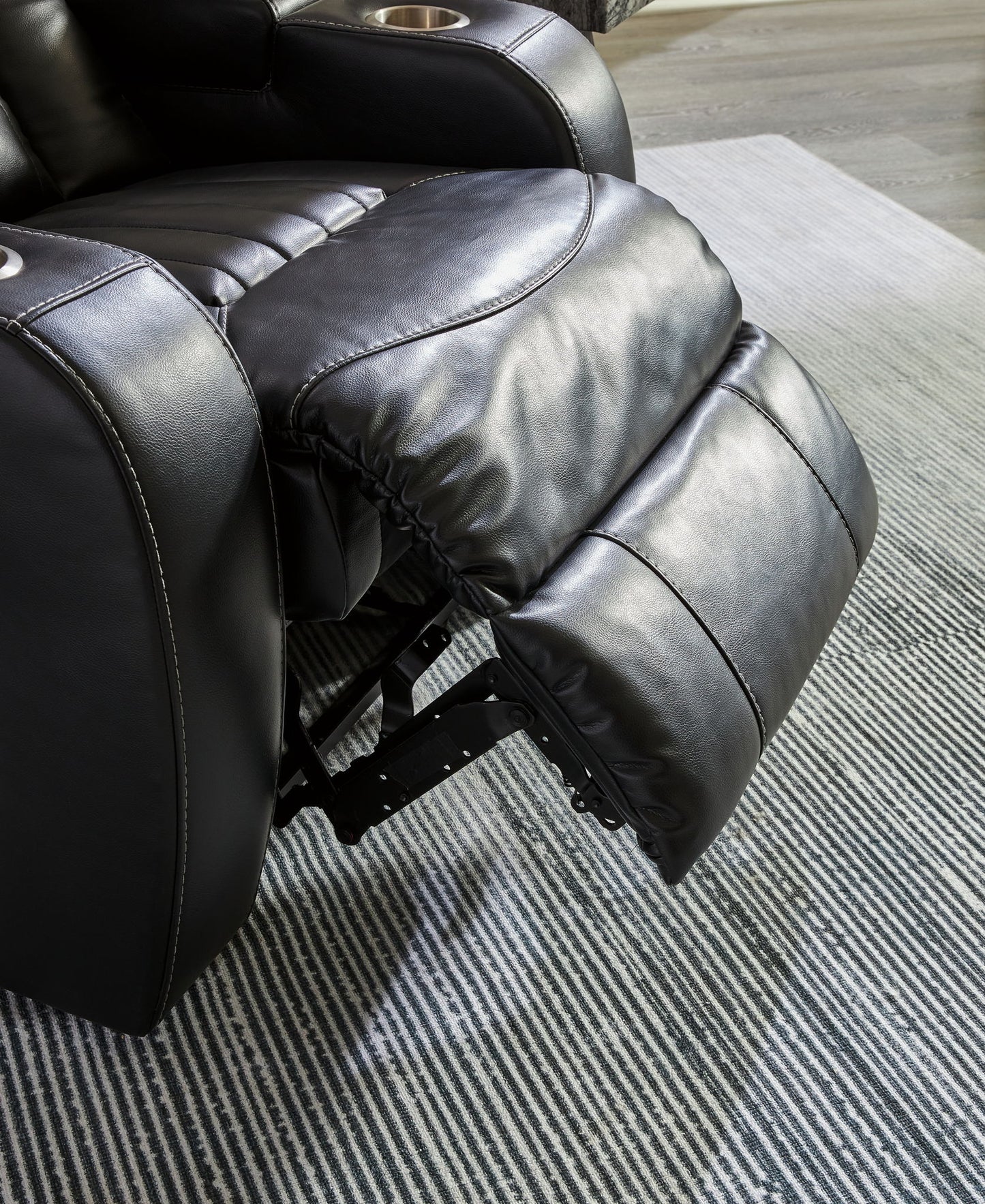 Caveman Den - Power Reclining Loveseat with Console/ Adj Hdrst - Midnight