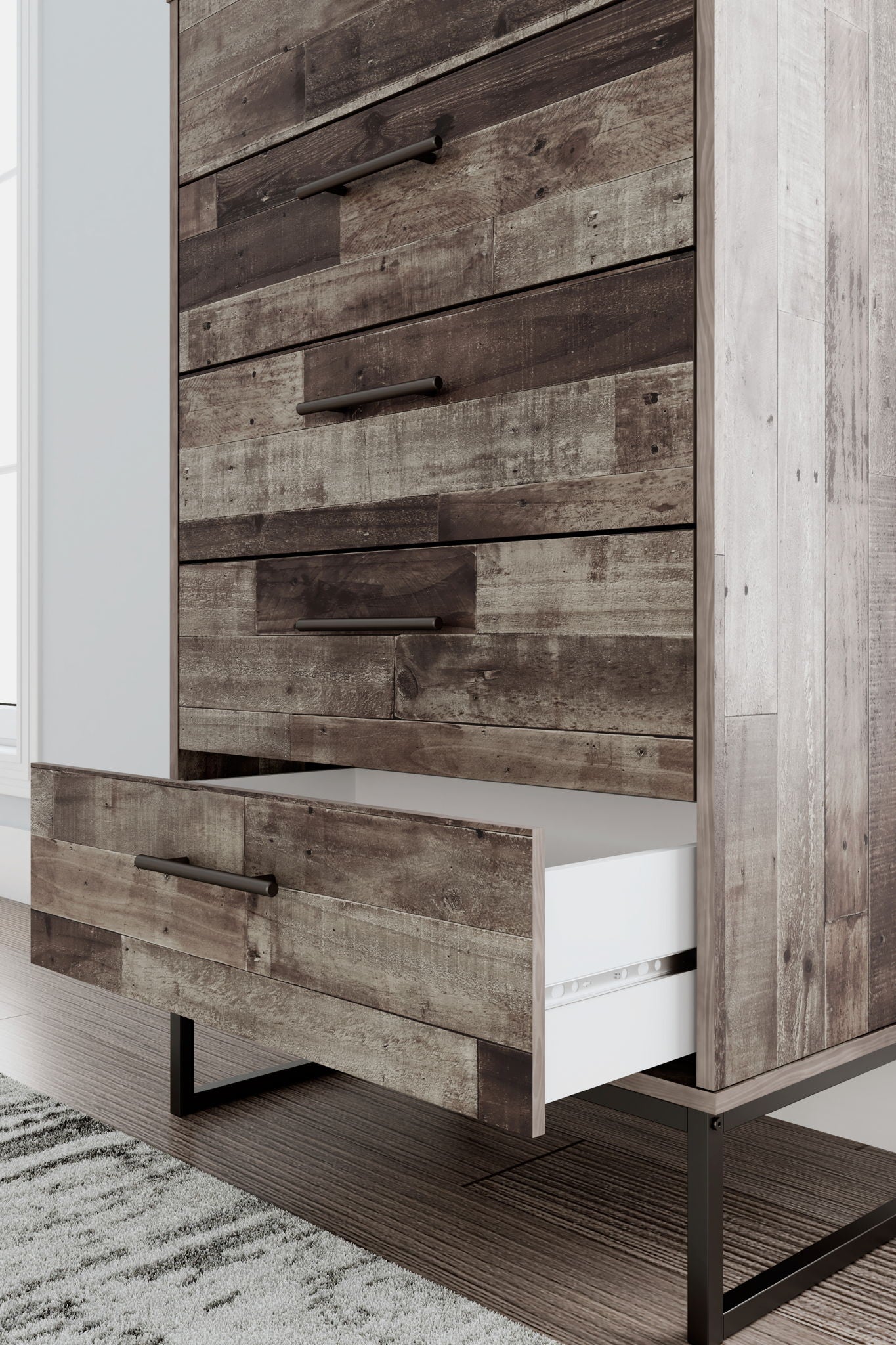 Neilsville - Five Drawer Chest - Black / Gray