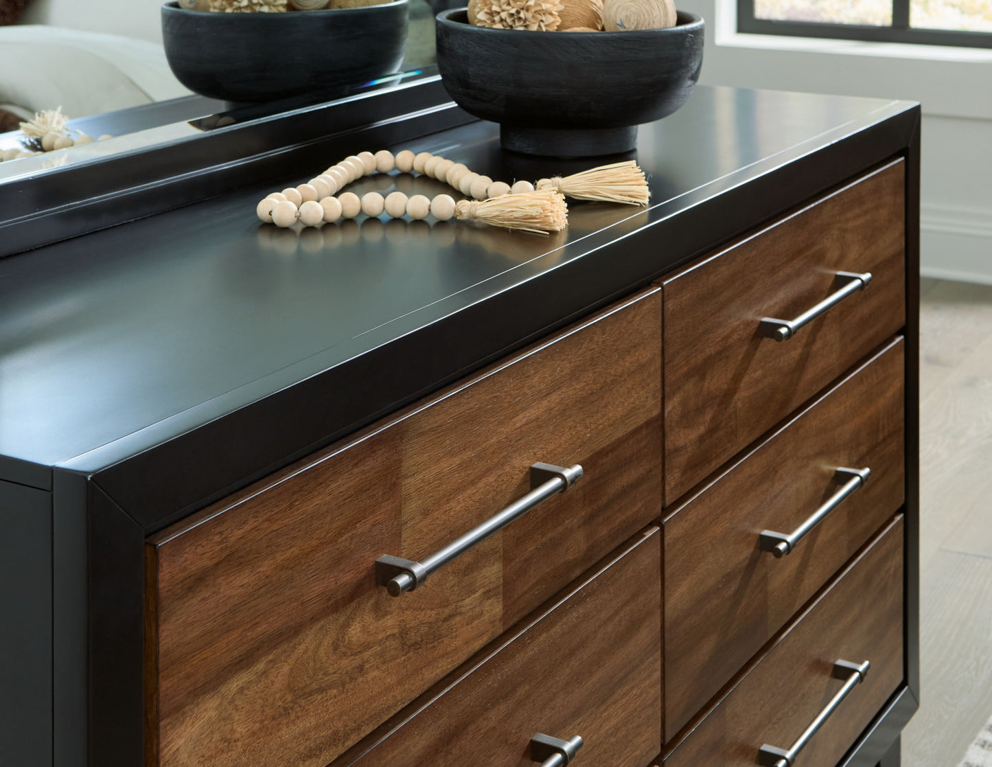 Kraeburn - Dresser And Mirror - Brown / Black