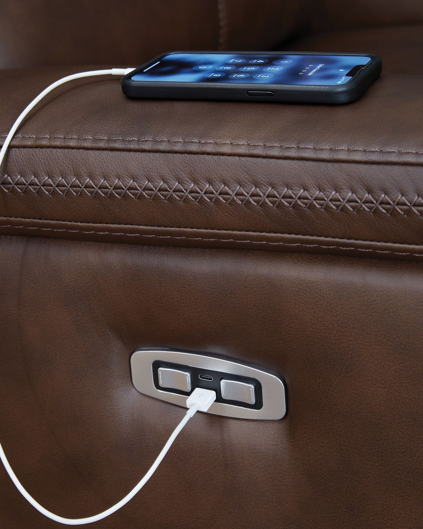 Bleckley - Power Reclining Loveseat With Console / Adjustable Headrest